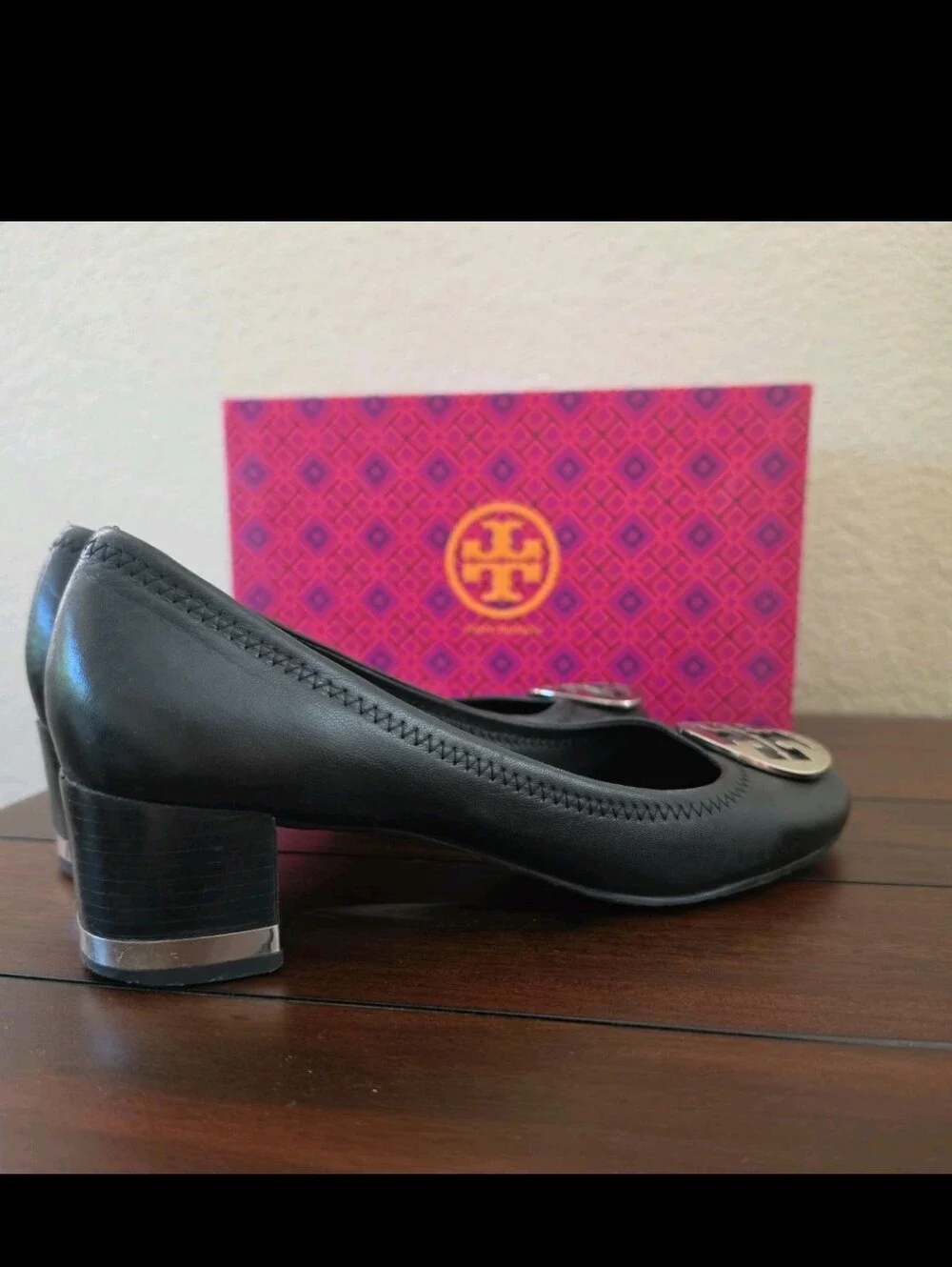 $298 Tory Burch Black Leather Amy Pumps Heels Logo Sz 9